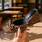 Slip-on-sandaler med klack och leopardmönster samt fyrkantig tå