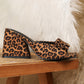 Slip-on-sandaler med klack och leopardmönster samt fyrkantig tå