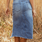 Damkjol i hög midja med slitningar i denim